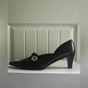 Brighton Heels- Trent style- pointed toe wing tip Like New Condition